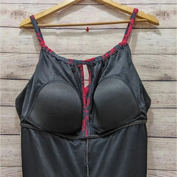 MagicSuit One Piece Swimsuit Size 20W Tummy Control Ruched Swimdress Gray Red - Picture 12 of 15
